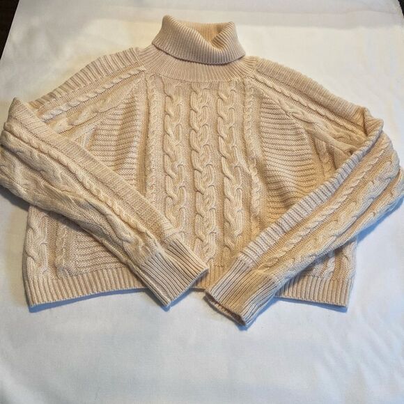 Ladies Lulus Cream Cropped Cable knit Sweater Size M - Picture 1 of 6